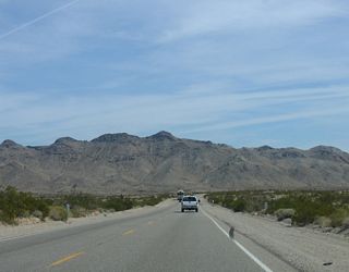 Curving southward between Sacramento Wash and Piute Wash, U.S. 95 travels closer to the Dead Mountains.