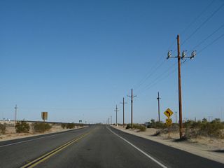 The highway turns to the north to make the final approach to Interstate 8.