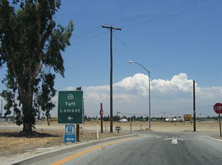 The short off-ramp from California 99 connects to H Street, which functions here as a frontage road on the east side of the freeway.  H Street connects to California 119 (Taft Highway) west to Taft and Taft Highway/Panama Road east to Lamont.
