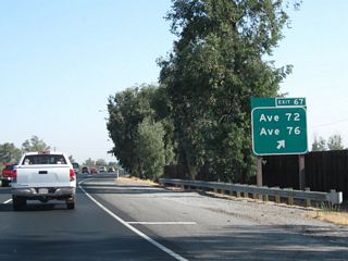 Northbound California 99 meets Exit 67, Avenue 72 and Avenue 76.