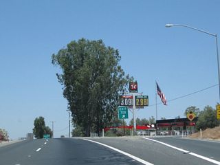 A gas station is conveniently located at the end of the off-ramp to Court Street. The off-ramp directly connects to north-south Park Street (Road 124); turn right at the end of the ramp to connect to Court Street (also shown as Court Avenue on some maps).