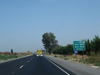 The next exit along California 99 (Golden State Highway) north is Exit 92, Avenue 260 and Avenue 264 (0.75 mile). Looking ahead on the left, traffic from California 99 Business will merge onto the freeway.