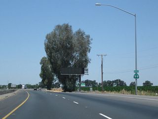 This California 99 north reassurance shield is posted after the on-ramp from Avenue 280 (Caldwell Avenue).
