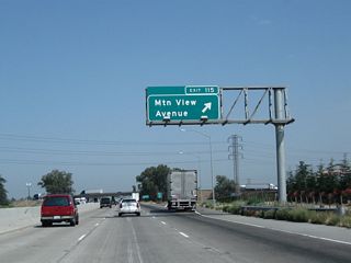 Northbound California 99 meets Exit 115, Fresno County Route J-40 (Mountain View Avenue). J-40 is an east-west, mostly unsigned county route that extends from California 99 Exit 115 east to Dinuba, ending at California 63 in Orosi. To the west, use Mountain View Avenue to California 43 (Central Valley Highway), California 41, and Caruthers.
