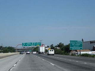 To Fresno-Yosemite International Airport, use California 41 (Yosemite Freeway) north to California 180 (Sequoia-Kings Canyon Freeway) east to Peach Avenue north.