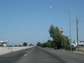 A California 99 north reassurance shield is posted after the Shaw Avenue interchange.