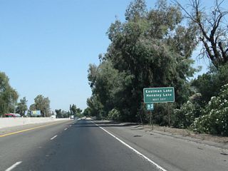 Use Cleveland Avenue east to Madera Lake Recreation Area and Hensley Lake Recreation Area. Another recreation area is located at Eastman Lake, which is in the foothills north of here and east of Chowchilla. Travel north on Road 26 from this interchange, turn east on Avenue 26, then turn north on Road 29 to the lake. To the unincorporated community of Raymond, follow Road 26 north to Avenue 21 east, then follow Raymond Road (Road 600) northeast to Raymond, a community located near the lake.