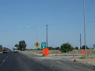 A hard right turn is needed for Exit 168 (Avenue 24 1/2).
