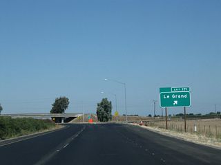 Northbound California 99 reaches Exit 171, Minturn Road (Road 15), which travels north to Le Grand.