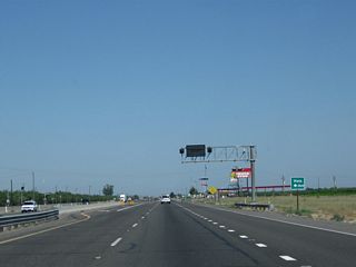The next left turn from California 99 north connects to Vista Avenue south. Stay right for the link to Harvey Pettit Road.