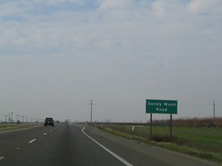 Just a short distance north is the intersection with Sandy Mush Road. A left turn follows Sandy Mush Road west through farmland and ranches to California 59 and Merced National Wildlife Refuge. A right turn connects Sandy Mush Road to Plainsburg Road.