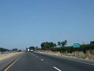 California 99 north next approaches Pioneer Road, which travels north to Lingard.