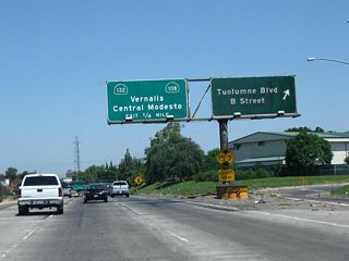 Northbound California 99 reaches Exit 225B, Tuolumne Boulevard and B Street.