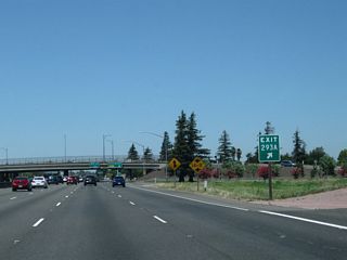 California 99 carries four northbound lanes through the cloverleaf interchange with Florin Road.