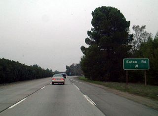 Northbound California 99 meets Eaton Road at Exit 389 in north Chico. Prior to the early 1990s, this sign displayed Eaton Avenue erroneously.