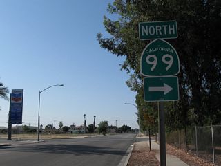This California 99 trailblazer sign is posted on southbound Fremont Street in Delano prior to the on-ramp to California 99 north.
