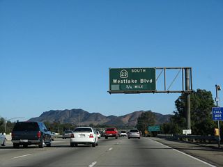 SR 23 parts ways with U.S. 101 south in 0.75 miles for Westlake Boulevard south.