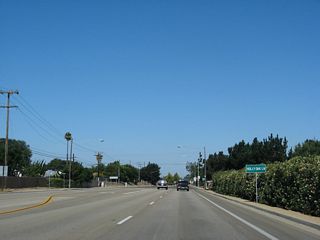 Holly Oak Lane links Santa Maria Way with an adjacent residential neighborhood.