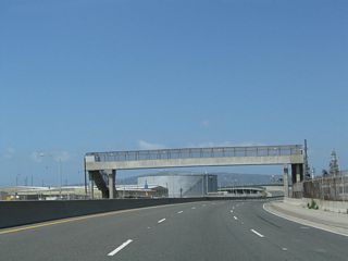 Built in 1981, the Ultramar Pedestrian Overcrossing crosses the Terminal Island Freeway between the Anaheim Street overcrossing and the Union Pacific overcrossing.