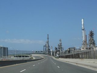 The viaduct turning SR 103 south from the oil refinery complex above the Union Pacific Railroad is a steel stringer/multi-beam/girder bridge from 1947.