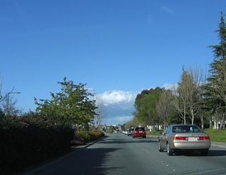 Parts of Willow Road have a landscaped median. Three northbound lanes reduce to two lanes after the state highway fully enters Menlo Park.