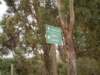 Continuing west of Moorpark, westbound California 118 (Los Angeles Avenue) approaches California 34 near Somis. California 34 leads west into Oxnard, ending at its junction with California 1. Note the lack of shields on this roadside destination sign. Turn left for California 34 southwest to Somis and Oxnard as well as Camarillo. Continue straight ahead for California 118 west to Saticoy and Ventura.
