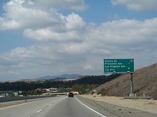 This mileage sign provides the distance to the next four exits from both California 118 (Ronald Reagan Freeway) west in the city of Moorpark: Exit 19B, Collins Drive; Exit 19A, Princeton Avenue; Exit 18B, California 23 north and California 118 (Los Angeles Avenue) west; and Exit 18A, California 23 (Moorpark Freeway) south (left exit).