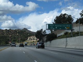 Westbound California 118 (Ronald Reagan [Simi Valley] Freeway) meets Exit 34, California 27 (Topanga Canyon Boulevard). California 27 is an arterial state route that travels south from this interchange to meet U.S. 101, then continues south over the Santa Monica Mountains to end at California 1 at Topanga Beach near Malibu. The exit was modified to have a double exit between 2007 and 2011.
