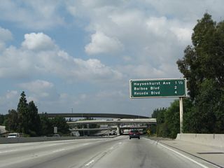 This interchange sequence sign provides the distance to the next three exits along California 118 (Ronald Reagan [Simi Valley] Freeway) west: Exit 40B, Hayvenhurst Avenue; Exit 40A, Balboa Boulevard; and Exit 38, Reseda Boulevard.
