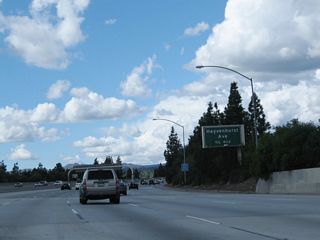 A standalone sign for Exit 40B, Hayvenhurst Avenue is posted on westbound California 118 (Ronald Reagan [Simi Valley] Freeway) after the Interstate 405 interchange.