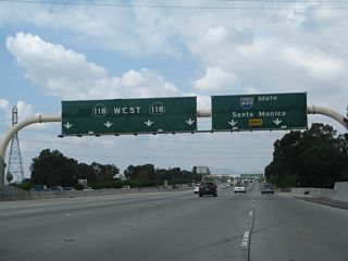 The right two lanes of westbound California 118 (Simi Valley / Ronald Reagan Freeway) become exit only for Exit 42B, Interstate 405 (San Diego Freeway) south. Stay left to continue west on California 118.