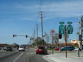 The two state routes divide at the intersection with Moorpark Avenue. California 23 north turns right, while California 118 west continues along Los Angeles Avenue (straight ahead). Turn right onto California 23 north to the Amtrak and Metrolink station.