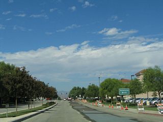 Some residual state route signage remains on Magic Mountain Parkway, such as this approach signage for Valencia Parkway.