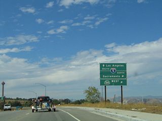 The first California 126 west sign appears shortly thereafter as westbound Magic Mountain Parkway approaches Interstate 5 (Golden State Freeway). To California 126 west, follow Interstate 5 north to the next exit (Exit 172), then follow California 126 west to Ventura.