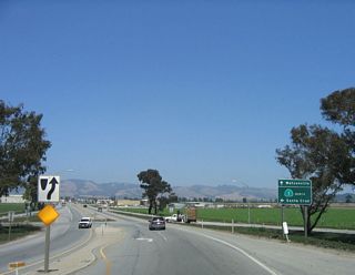 After crossing over California 1, a left turn connects eastbound California 129 with northbound California 1 to Santa Cruz. Continue straight ahead to Watsonville. A ramp connecting California 1 north with California 129 east merges on the right.