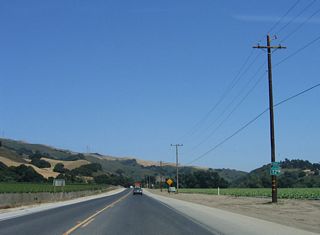 Another California 129 east reassurance shield is posted after the Murphy Crossing Road intersection. The southern flank of the Santa Cruz Mountains and Pajaro Gap loom ahead; barely visible is the 500-kV power transmission line that connects Moss Landing Power Generating Station with the San Francisco Bay Area power grid.
