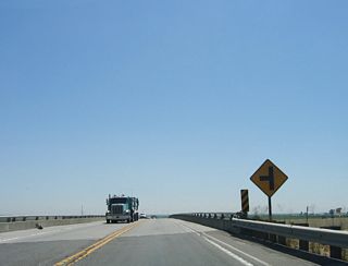 The California 132 and California 33 intersection is grade-separated; a left turn is required from California 132 east to California 33 north/south. The left turn ramp comes after California 132 passes over California 33.