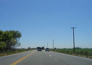 A passing lane briefly emerges on eastbound California 132.