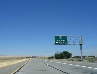 After the two-lane segment, westbound California 132 approaches Exits 4B-A, Interstate 5. The first ramp of this cloverleaf interchange connects to Interstate 5 north to Tracy, Stockton, and Sacramento, while the second ramp connects to Interstate 5 (Westside Highway) south to Los Angeles.