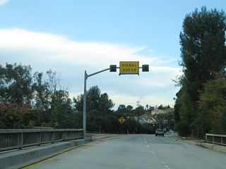 Old-style divoted curbing on the bridge over Monte Bonito Drive indicates the age of this span. The traffic signal ahead is with Colorado Boulevard, which was SR 134 before the Ventura Freeway was extended east.