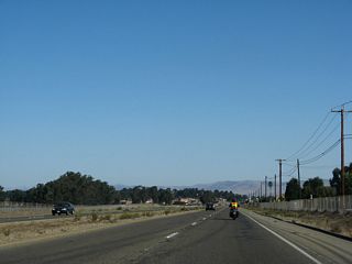 After Foster Road, California 135 continues as an expressway alignment.