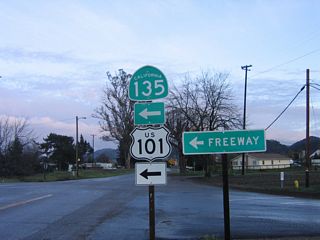 California 135 shifts from Bell Street onto Main Street for the connection to U.S. 101.
