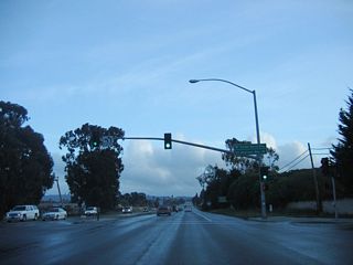 Southbound California 135 (Broadway) and U.S. 101 Business (Santa Maria Way) split at this intersection.