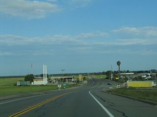 A couple of gas stations straddle California 140 as the highway begins its journey east to Gustine. The next left connects to Interstate 5 north to San Francisco, Stockton, and Sacramento.