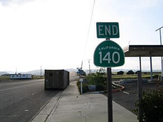 An end shield for SR 140 precedes the diamond interchange with Interstate 5. Sullivan Road extends west from the exchange.