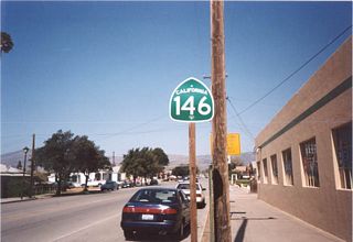 This California 146 east reasssurance shield is located along East Street after separating from U.S. 101 Business (Front Street) in downtown Soledad. From here, California 146 travels east from here to the west entrance of Pinnacles National Monument. It does not connect to California 25 or the east entrance of Pinnacles National Monument.