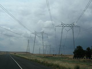 The 500kV power lines connect to various hydroelectric and other power generating facilities in the Pacific Northwest and Intermountain West (via a 500kV line that leads east into Idaho). These lines include Path 15, a major power corridor that extends through Central California to connect power grids in the northern and southern parts of the state.