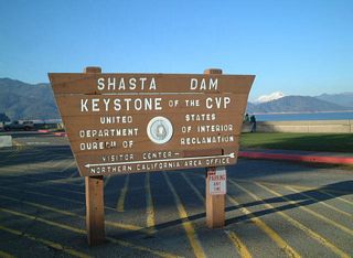This sign, located at the parking lot, directs visitors to the information center, and the magnificent background of the lake and mountains add to the scenic beauty of this spot.