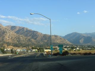 An end shield assembly is posted for SR 155 at the diamond interchange with SR 178. Kernville Road extends east to Lake Isabella Boulevard (old SR 178).
