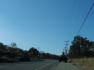 Dropping below an elevation of 3,200 feet above sea level, SR 155 angles northwest into the the unincorporated community of Glennville.
